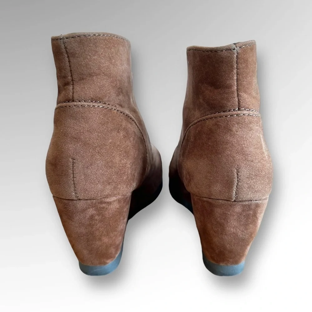 Madden Girl Suede Camel Colored Wedge Booties Sz 9.5